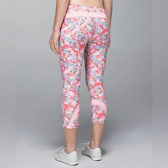 LULULEMON Run Inspire Mid-Rise Crop II *All Luxtreme Floral Size 6 23” - Picture 1 of 16
